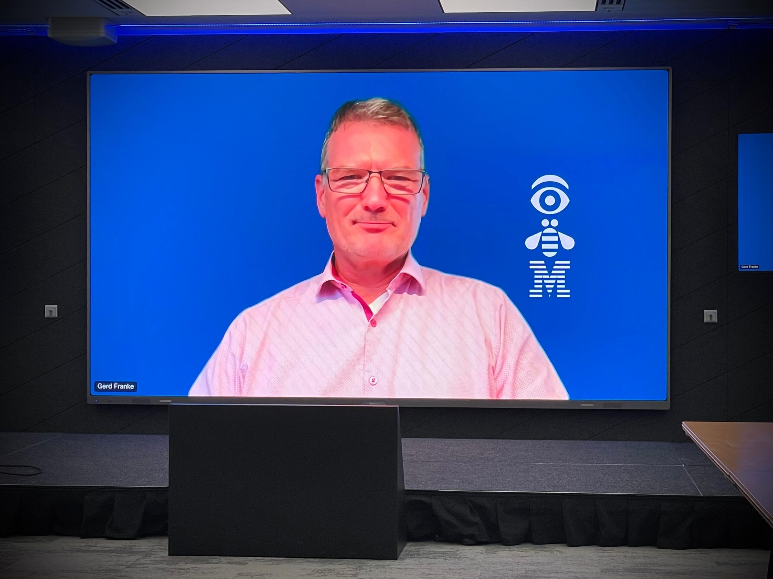 Gerd Franke presenting